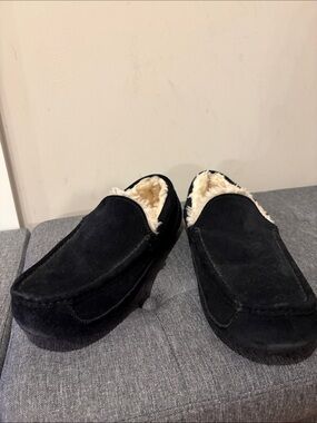 Uggs Men's Ascot Black Suede Moccasin Slipper with Plush Lining